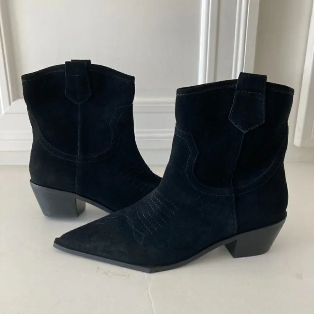 NWOT Intentionally Blank Free People Point Me West Black Suede Ankle Boots Sz 8